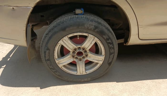 2007 Toyota Innova 2.0 G4, Petrol, Manual, 2,49,774 km, tyre