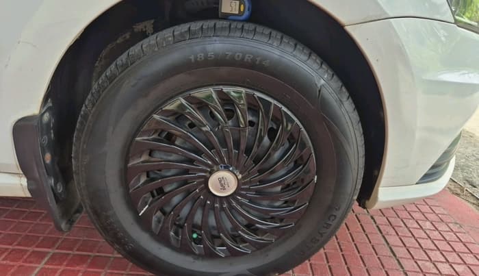 2018 Volkswagen Ameo TRENDLINE 1.0L, Petrol, Manual, 1,27,355 km, tyre