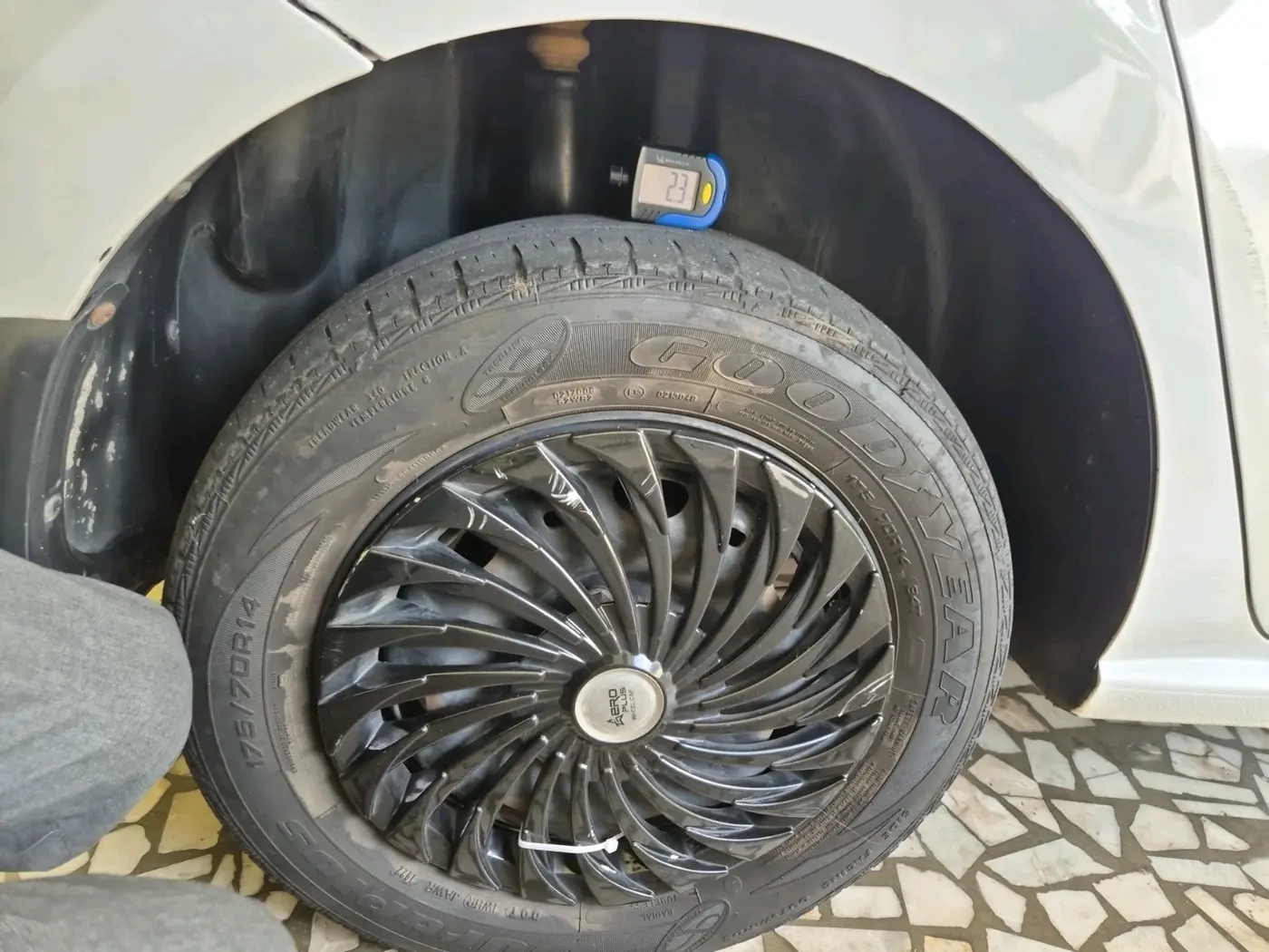 2018 Volkswagen Ameo TRENDLINE 1.0L, Petrol, Manual, 1,27,355 km, tyre
