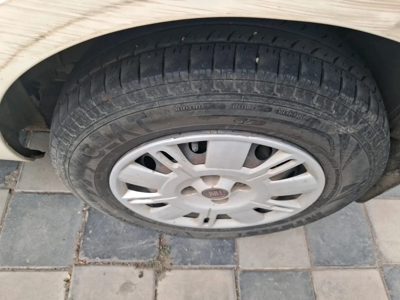 2015 Fiat Punto EVO ACTIVE 1.2, Petrol, Manual, 83,069 km, tyre