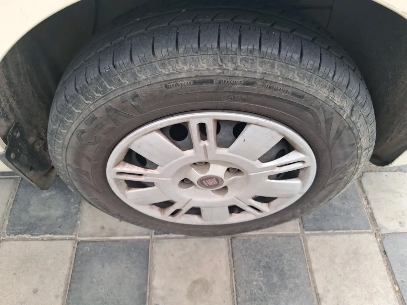 2015 Fiat Punto EVO ACTIVE 1.2, Petrol, Manual, 83,069 km, tyre