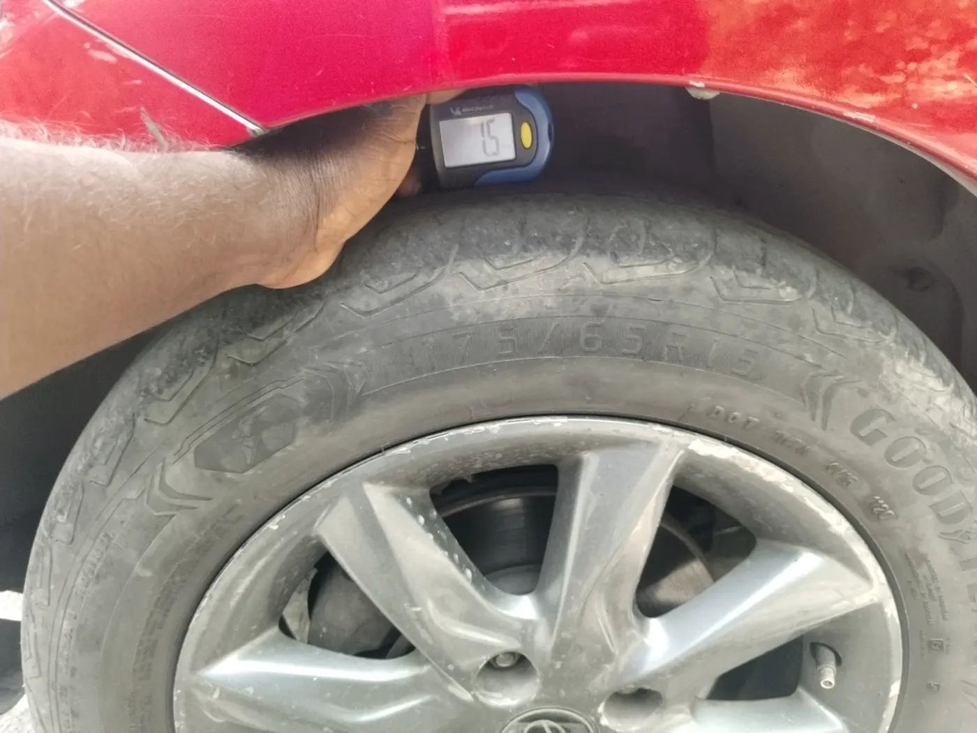 2015 Tata Bolt XT REVOTRON, Petrol, Manual, 1,34,404 km, tyre