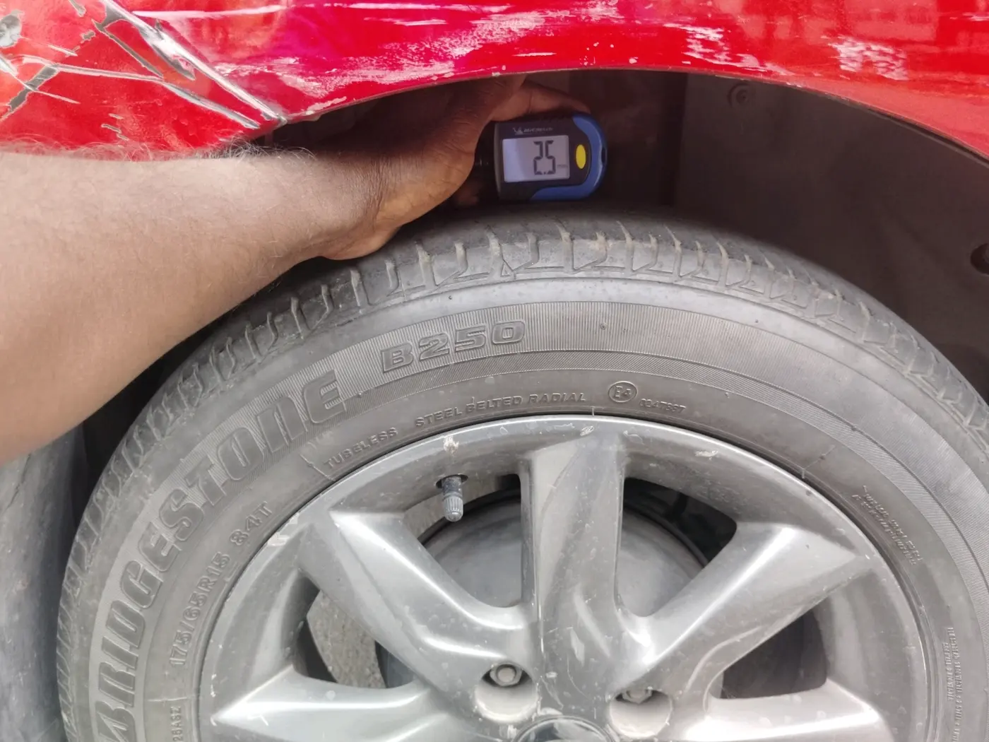 2015 Tata Bolt XT REVOTRON, Petrol, Manual, 1,34,404 km, tyre