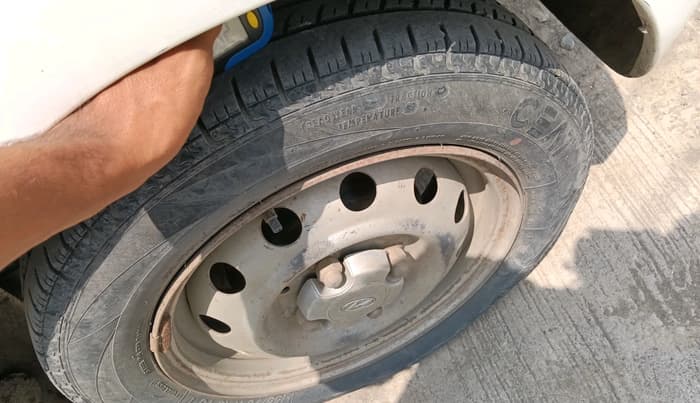 2017 Hyundai Eon ERA + SE, Petrol, Manual, 70,958 km, tyre
