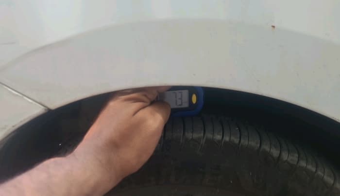 2017 Hyundai Eon ERA +, Petrol, Manual, 20,964 km, tyre
