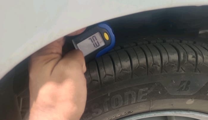 2017 Hyundai Eon ERA +, Petrol, Manual, 20,964 km, tyre