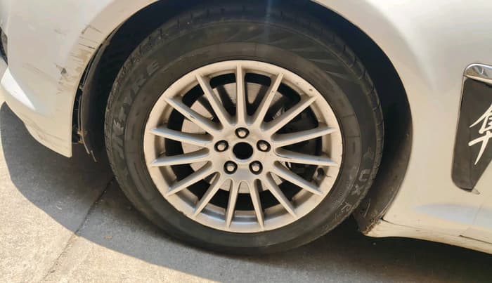 2013 Jaguar XF 2.2 DIESEL, Diesel, Automatic, 1,18,067 km, tyre