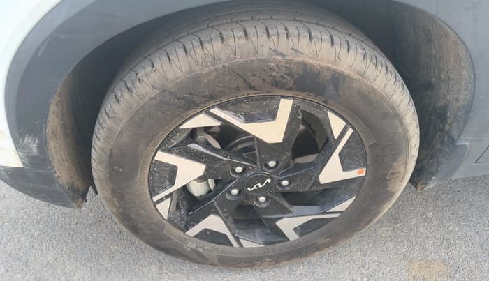 2025 KIA SONET HTK PLUS 1.2 PETROL MT, Petrol, Manual, 3,998 km, tyre