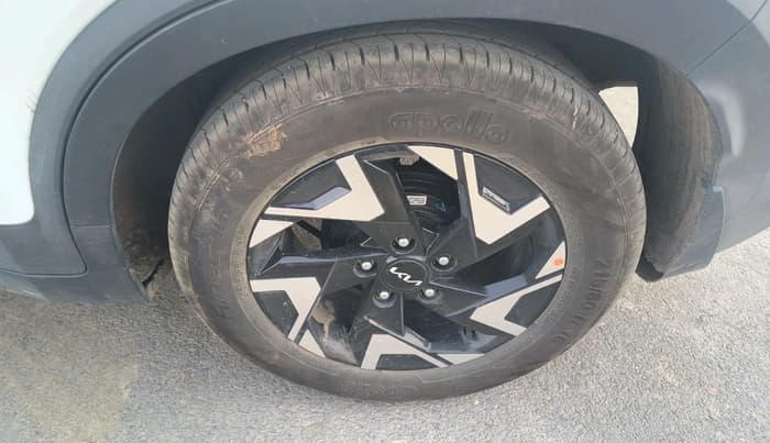 2025 KIA SONET HTK PLUS 1.2 PETROL MT, Petrol, Manual, 3,998 km, tyre