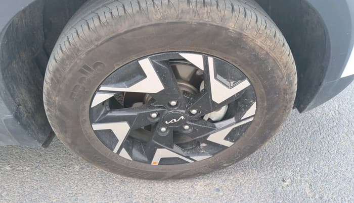 2025 KIA SONET HTK PLUS 1.2 PETROL MT, Petrol, Manual, 3,998 km, tyre