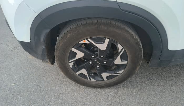 2025 KIA SONET HTK PLUS 1.2 PETROL MT, Petrol, Manual, 3,998 km, tyre