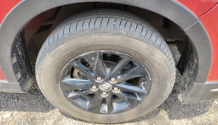 2017 Toyota Innova Crysta TOURING SPORT DIESEL MT, Diesel, Manual, 2,30,329 km, tyre