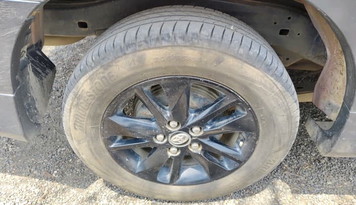 2017 Toyota Innova Crysta TOURING SPORT DIESEL MT, Diesel, Manual, 2,30,329 km, tyre