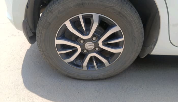 2020 Maruti Swift VXI AMT, Petrol, Automatic, 61,460 km, tyre