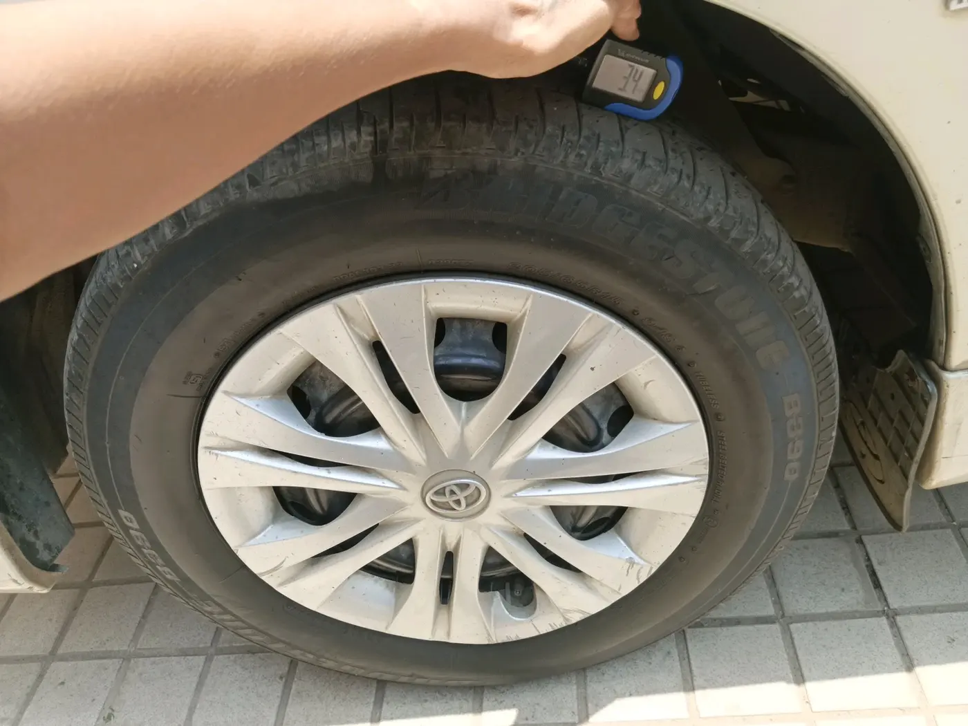 2015 Toyota Innova 2.5 GX 7 STR, Diesel, Manual, 1,40,000 km, tyre