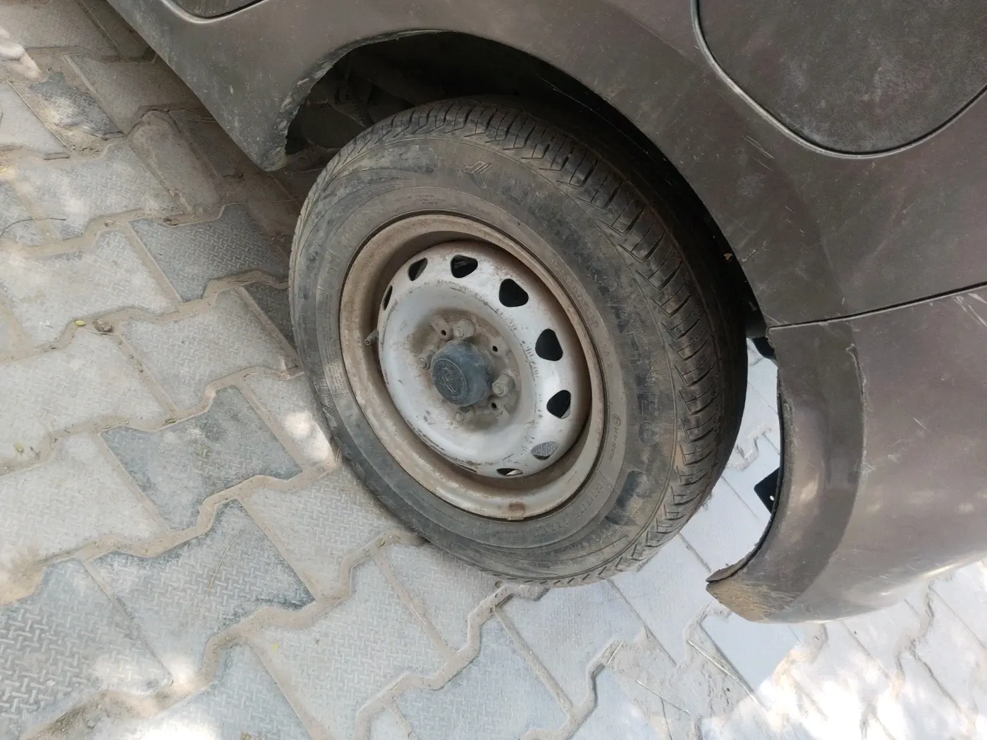 2018 Tata Tiago XE PETROL, Petrol, Manual, 67,474 km, tyre