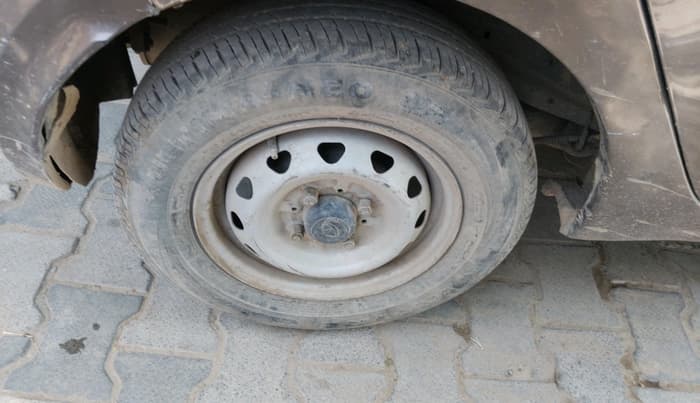 2018 Tata Tiago XE PETROL, Petrol, Manual, 67,474 km, tyre