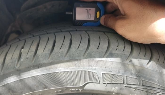 2019 Mahindra XUV300 W8 1.5 DIESEL, Diesel, Manual, 1,20,440 km, tyre