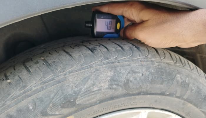 2019 Mahindra XUV300 W8 1.5 DIESEL, Diesel, Manual, 1,20,440 km, tyre