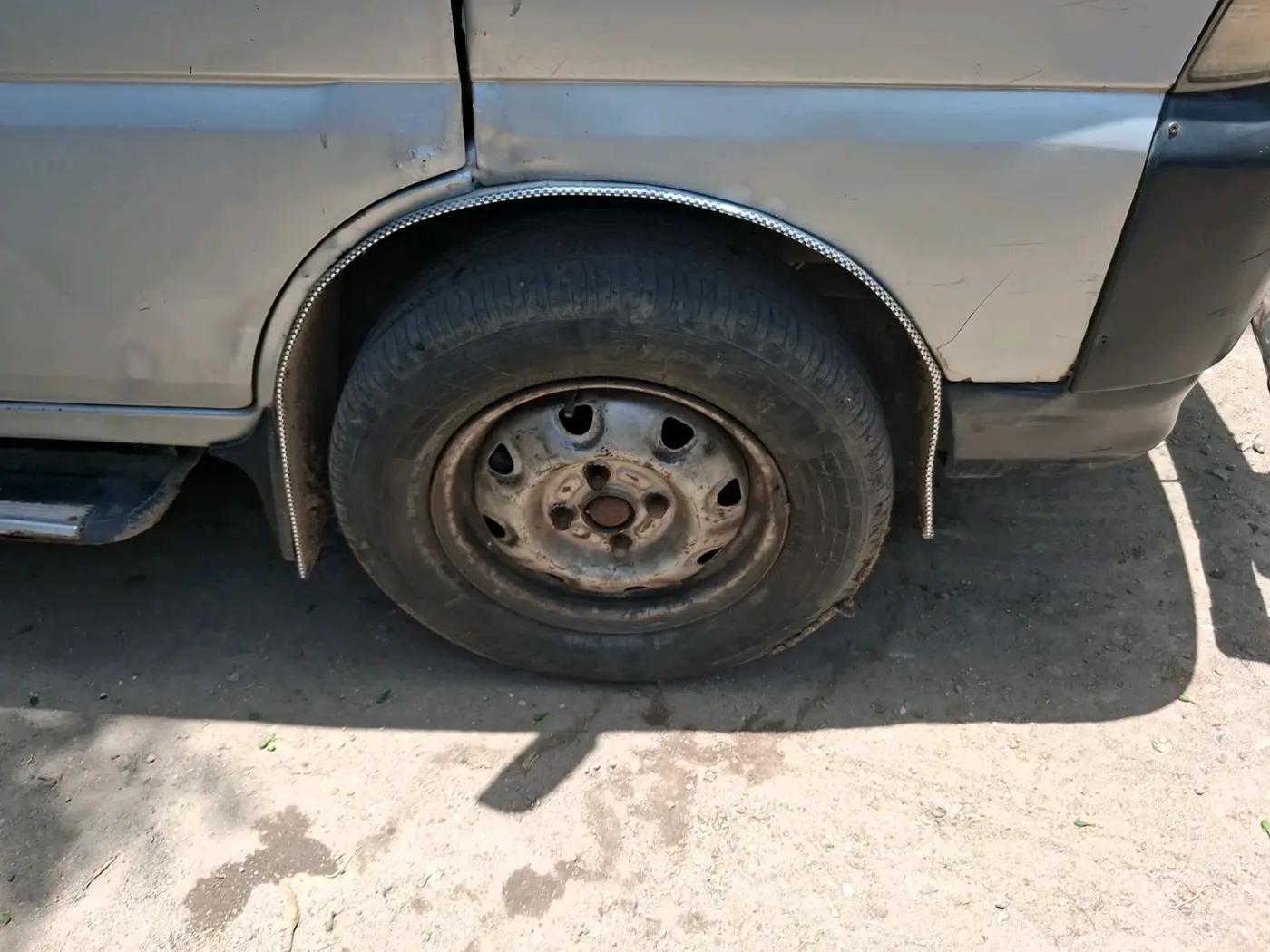 2012 Maruti Eeco 7 STR, CNG, Manual, 2,43,151 km, tyre