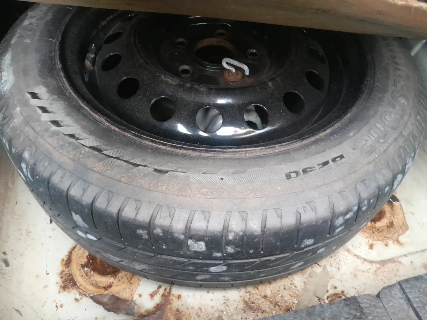 2013 Maruti SX4 VDI, Diesel, Manual, 1,39,255 km, tyre