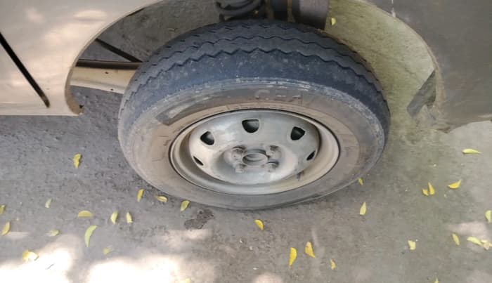 2018 Maruti Eeco 7 STR, CNG, Manual, 2,47,200 km, tyre