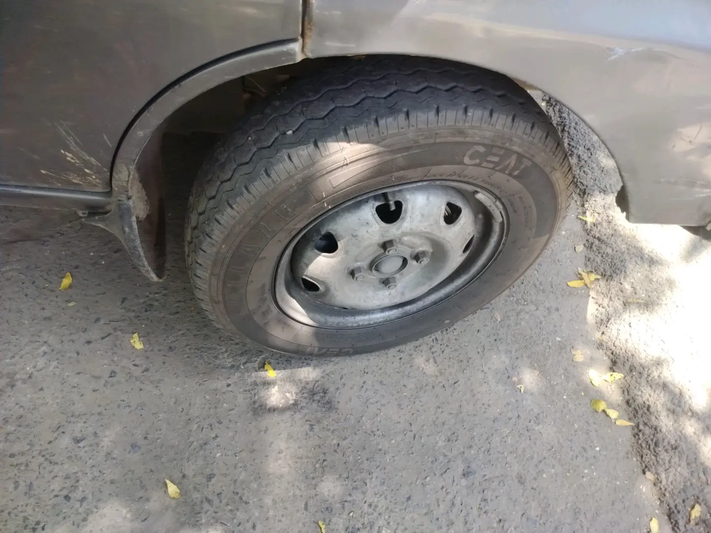 2018 Maruti Eeco 7 STR, CNG, Manual, 2,47,200 km, tyre
