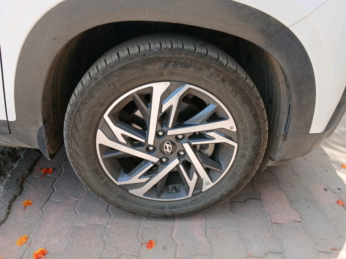 2025 Hyundai Creta SX (O) 1.5 DIESEL AT, Diesel, Automatic, 16,973 km, tyre