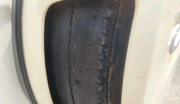 2016 Mahindra TUV300 T8, Diesel, Manual, 1,10,993 km, tyre