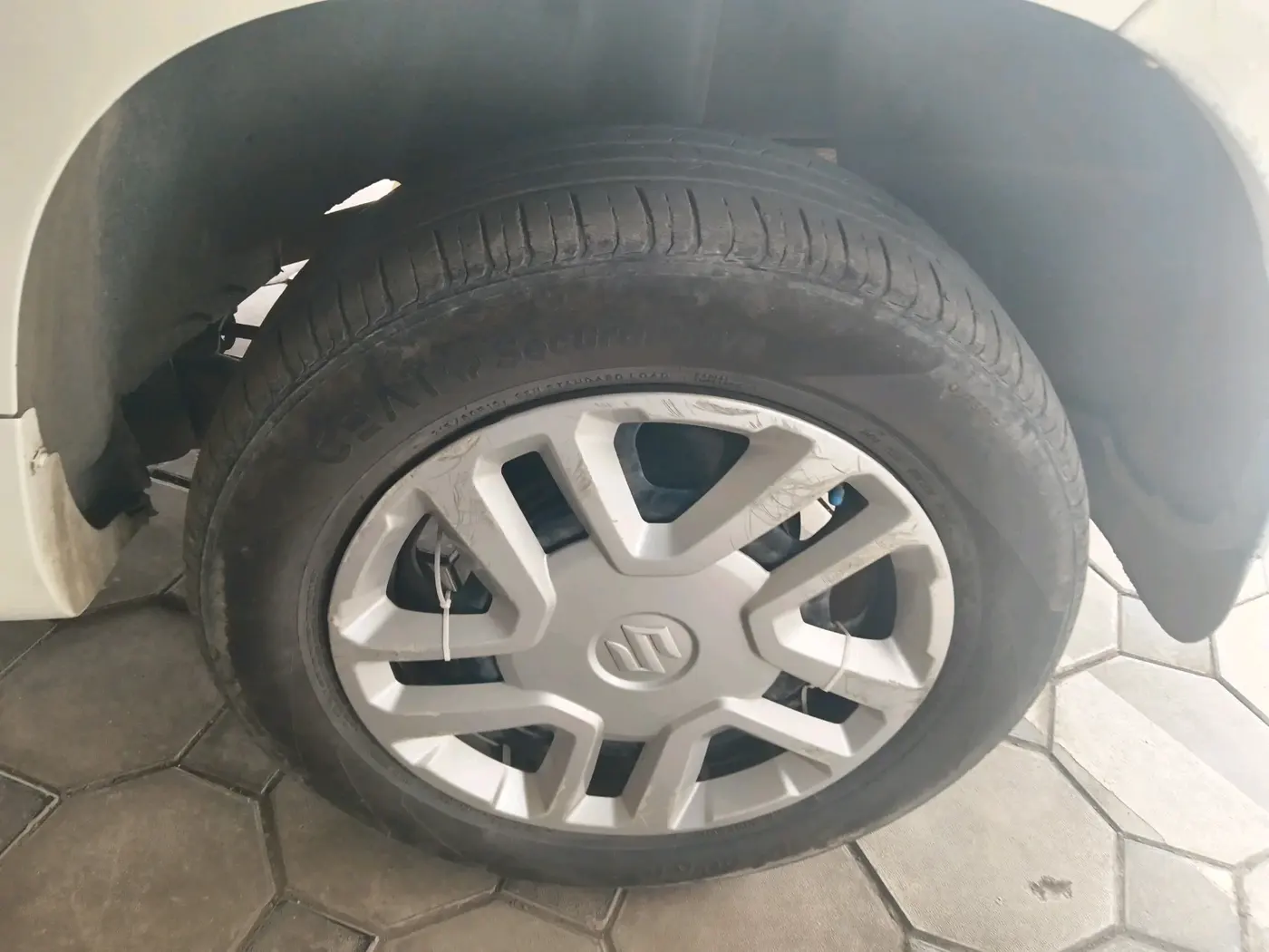 2016 Nissan Terrano XL D PLUS, Diesel, Manual, 1,18,376 km, tyre