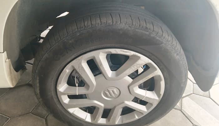 2016 Nissan Terrano XL D PLUS, Diesel, Manual, 1,18,376 km, tyre
