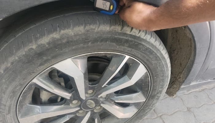 2021 Mahindra XUV300 W8 (O) 1.2 PETROL, Petrol, Manual, 34,145 km, tyre