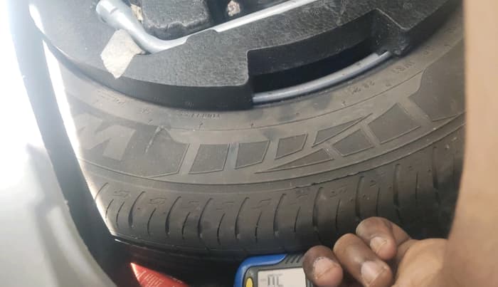 2021 Mahindra XUV300 W8 (O) 1.2 PETROL, Petrol, Manual, 34,145 km, tyre