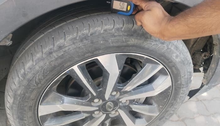 2021 Mahindra XUV300 W8 (O) 1.2 PETROL, Petrol, Manual, 34,145 km, tyre