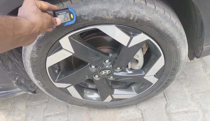 2022 Hyundai ALCAZAR 1.5 SIGNATURE (O) AT 6STR, Diesel, Automatic, 1,32,042 km, tyre