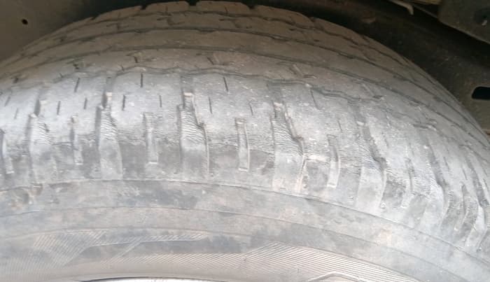 2013 Toyota Fortuner 3.0 4X2 AT, Diesel, Automatic, 2,42,792 km, tyre