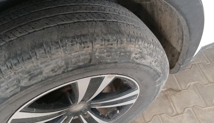 2017 Mahindra XUV500 W6 1.99, Diesel, Manual, 1,54,014 km, tyre