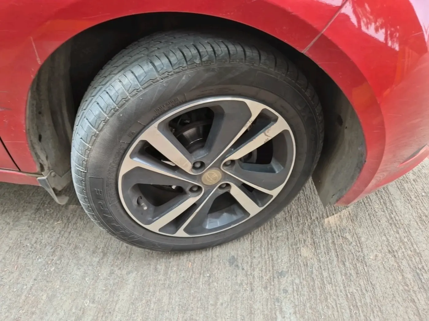 2020 Tata ALTROZ XZ PETROL, Petrol, Manual, 46,307 km, tyre