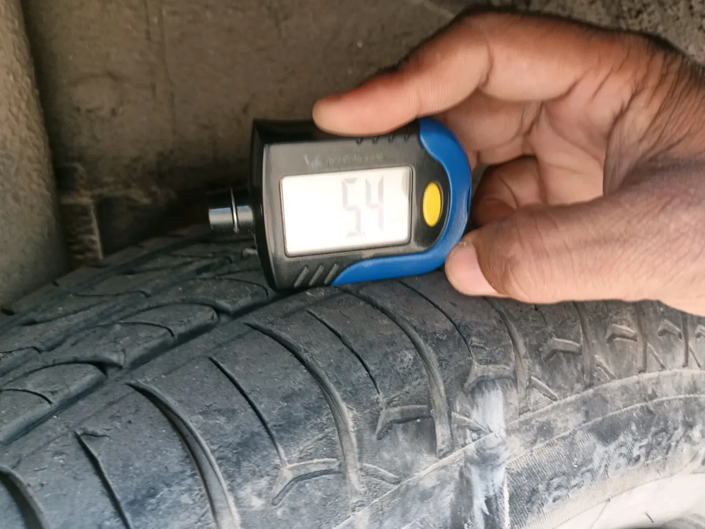 2018 Mahindra KUV 100 NXT K4+ P 6 STR, CNG, Manual, 92,968 km, tyre