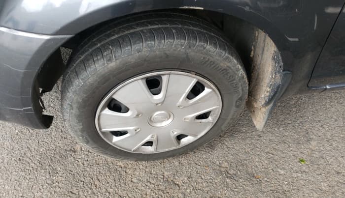 2011 Ford Fiesta Classic CLXI 1.6 PETROL, Petrol, Manual, 1,10,102 km, tyre