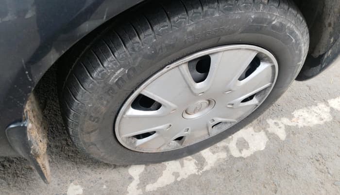 2011 Ford Fiesta Classic CLXI 1.6 PETROL, Petrol, Manual, 1,10,102 km, tyre