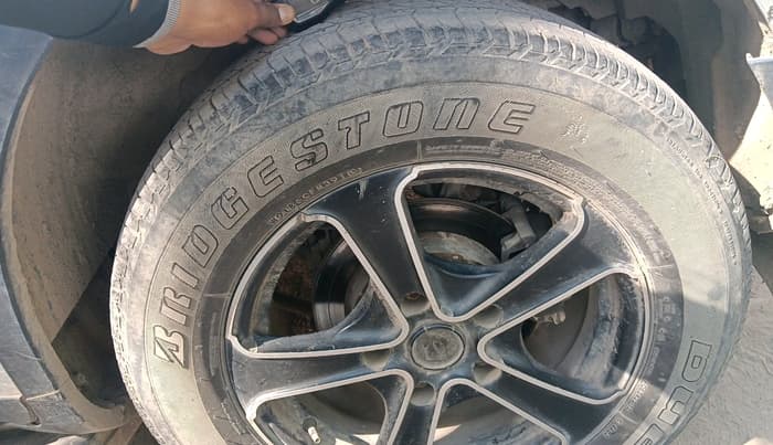 2019 Mahindra XUV500 W7 AT, Diesel, Automatic, 80,381 km, tyre