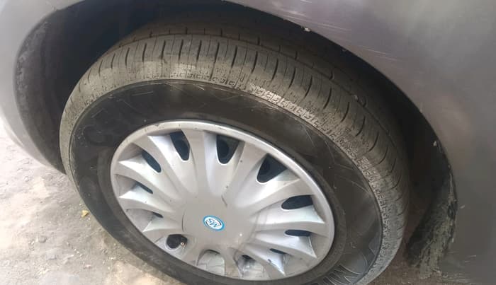 2016 Maruti Swift VXI, Petrol, Manual, 69,535 km, tyre