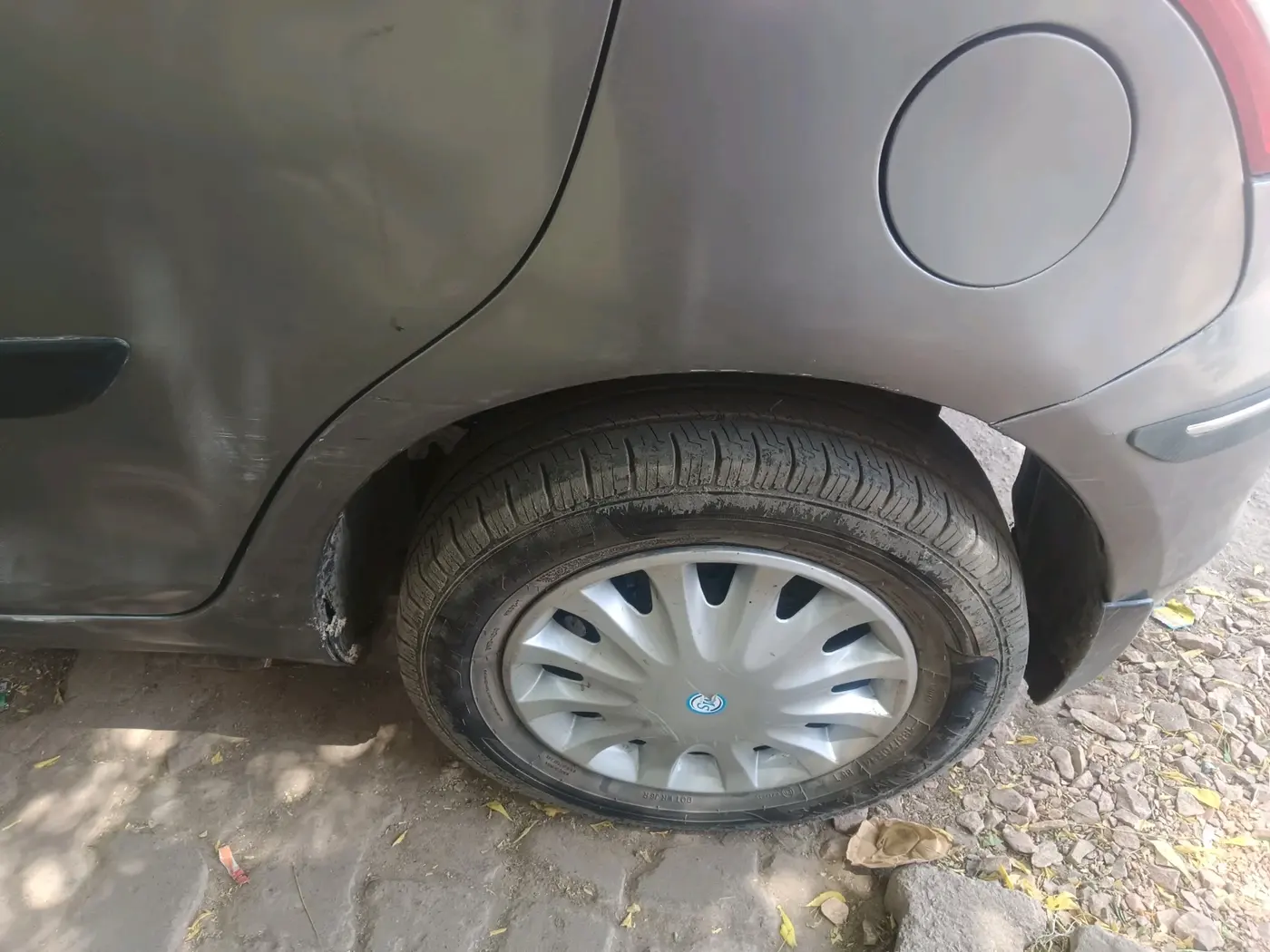 2016 Maruti Swift VXI, Petrol, Manual, 69,535 km, tyre