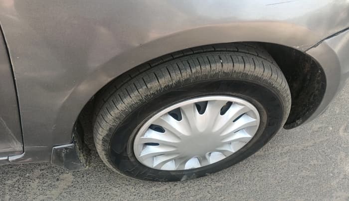 2016 Maruti Swift VXI, Petrol, Manual, 69,535 km, tyre