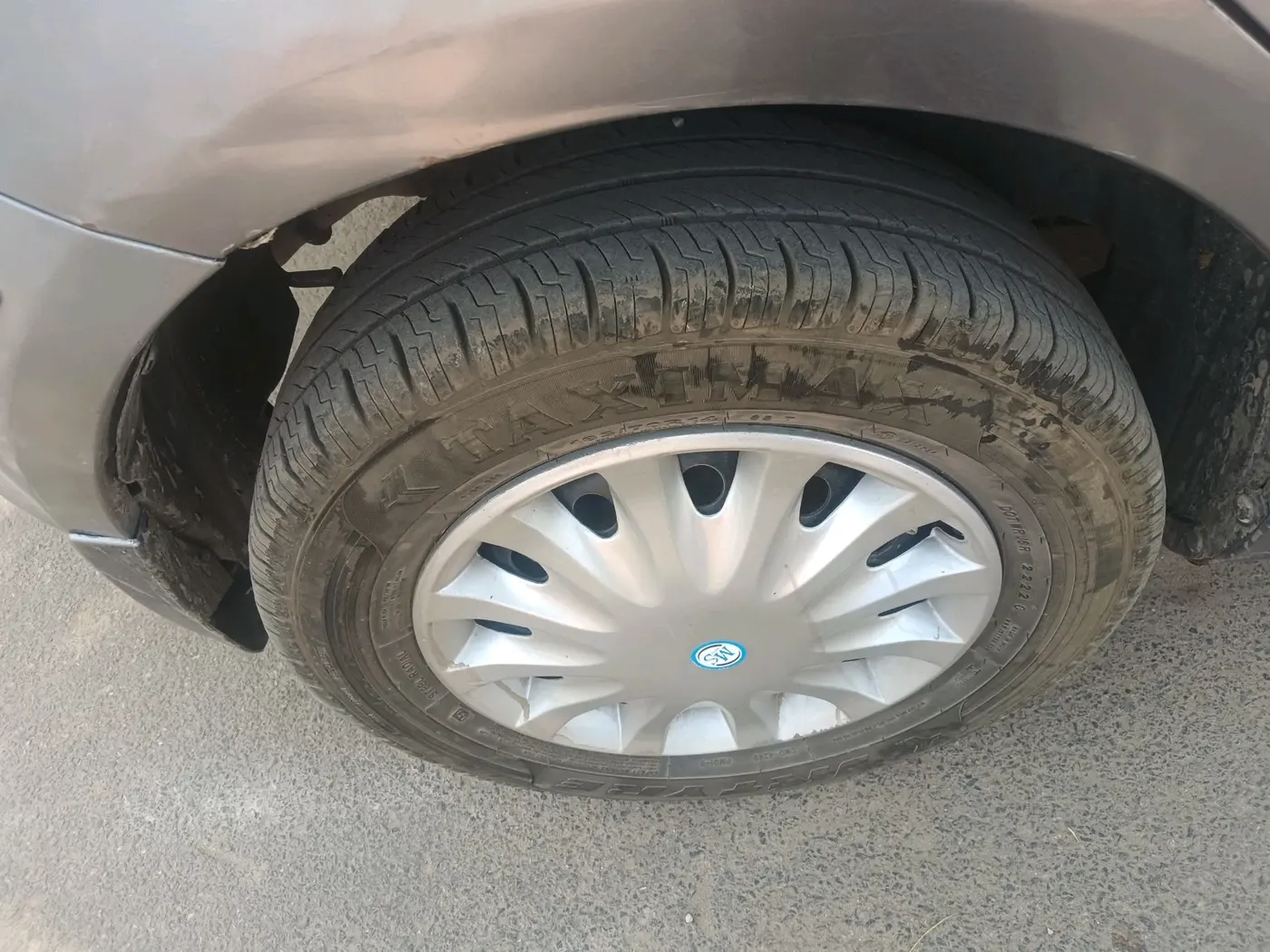 2016 Maruti Swift VXI, Petrol, Manual, 69,535 km, tyre