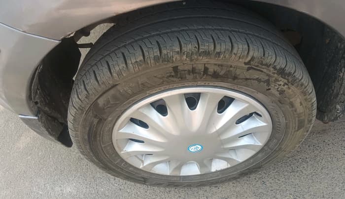 2016 Maruti Swift VXI, Petrol, Manual, 69,535 km, tyre