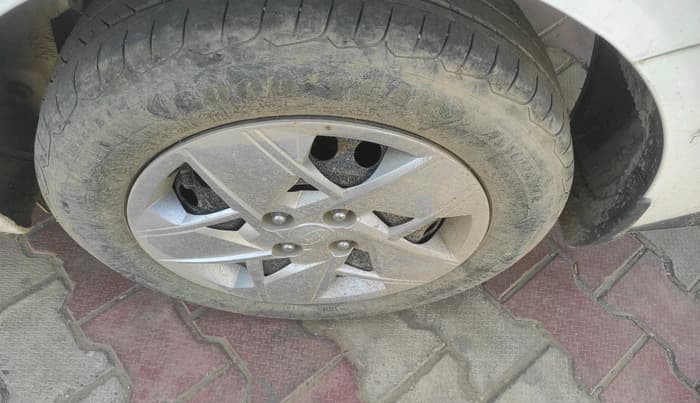 2023 Hyundai Verna EX 1.5 MT, Petrol, Manual, 21,006 km, tyre