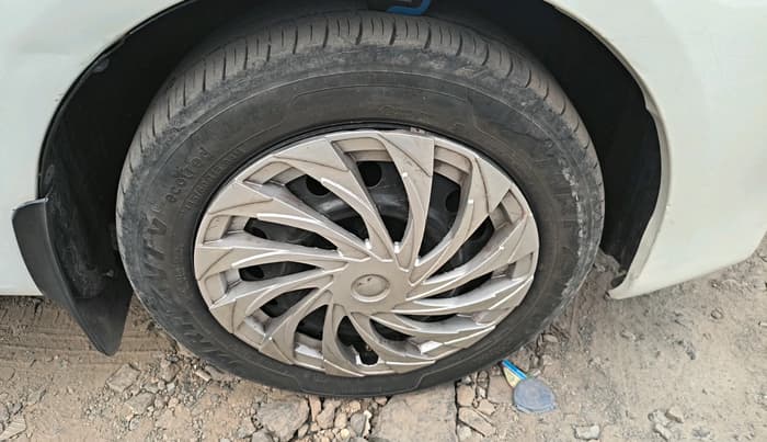 2015 Toyota Etios G, CNG, Manual, 1,08,456 km, tyre