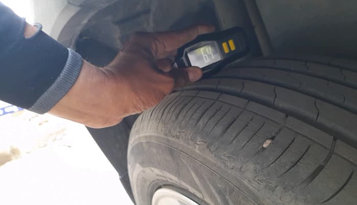 2022 Maruti BREZZA VXI SMART HYBRID, Petrol, Manual, 22,326 km, tyre